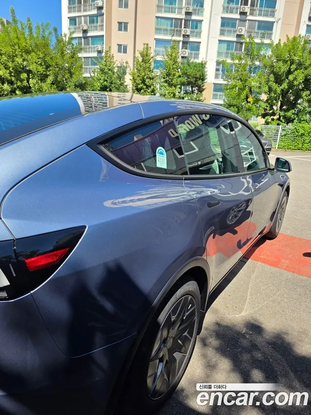 Tesla Model Y 2026 thumb 10