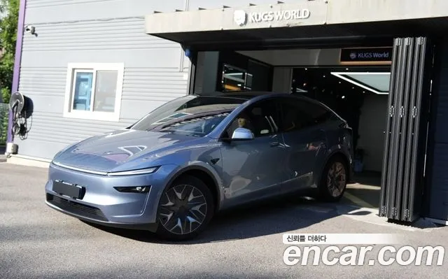 Tesla Model Y 2026 thumb 12