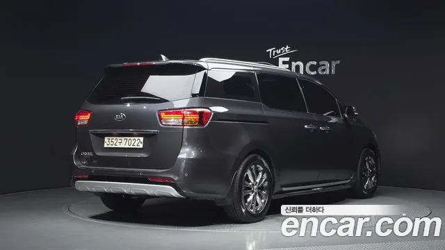 Kia Carnival 2016 thumb 2