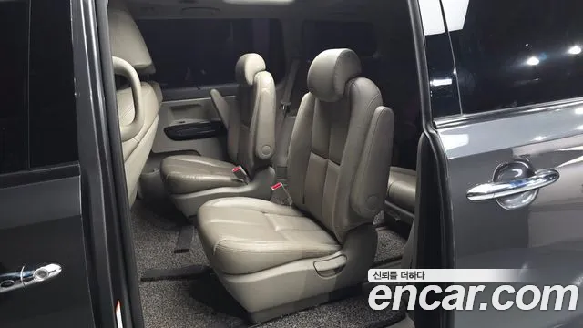 Kia Carnival 2016 thumb 11