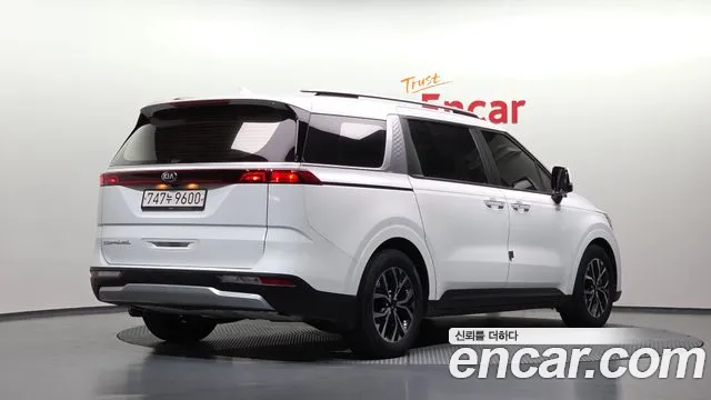 Kia Carnival 2021 thumb 2