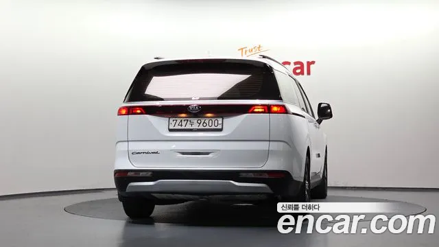 Kia Carnival 2021 thumb 4