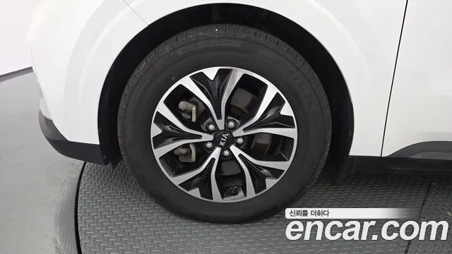 Kia Carnival 2021 thumb 5