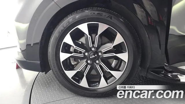 Kia Carnival 2023 thumb 5