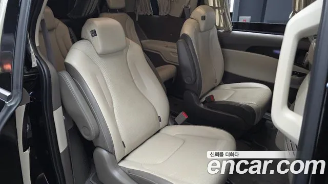 Kia Carnival 2023 thumb 12