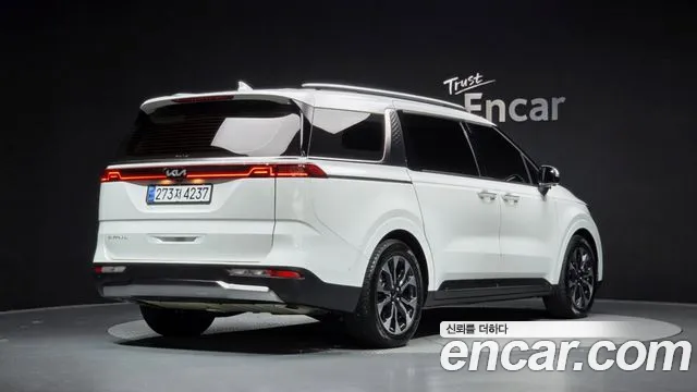 Kia Carnival 2023 thumb 2