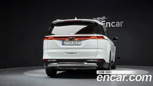 Kia Carnival 2023 thumb 4