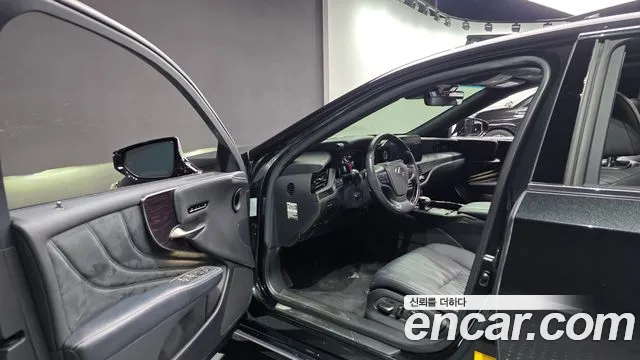 Lexus LS 2021 thumb 10