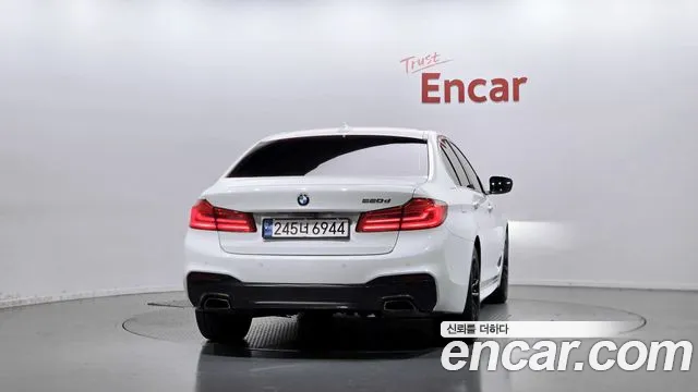 BMW 5-Series 2017 thumb 4