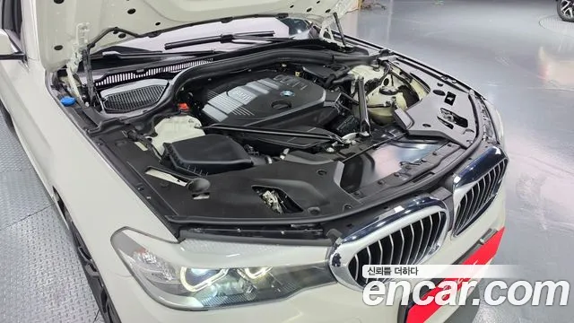 BMW 5-Series 2017 thumb 6