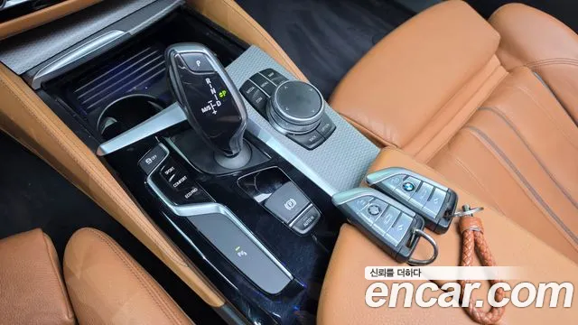BMW 5-Series 2017 thumb 9