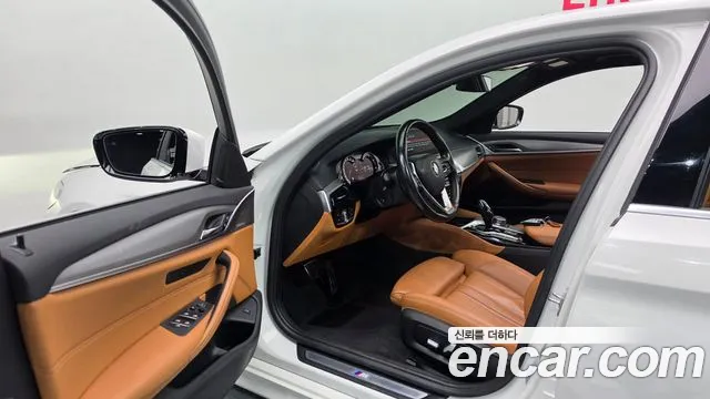 BMW 5-Series 2017 thumb 10