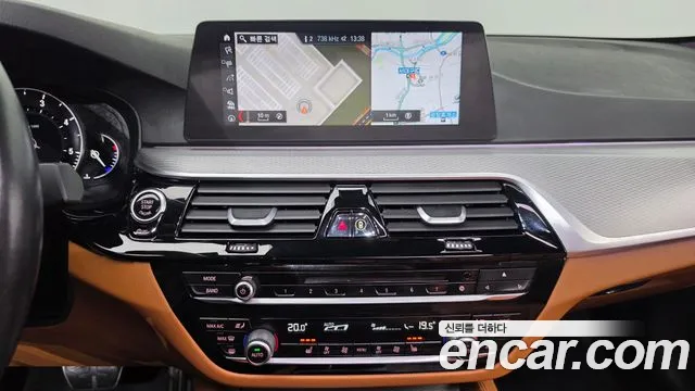 BMW 5-Series 2017 thumb 12