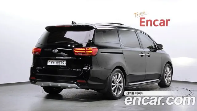 Kia Carnival 2019 thumb 2