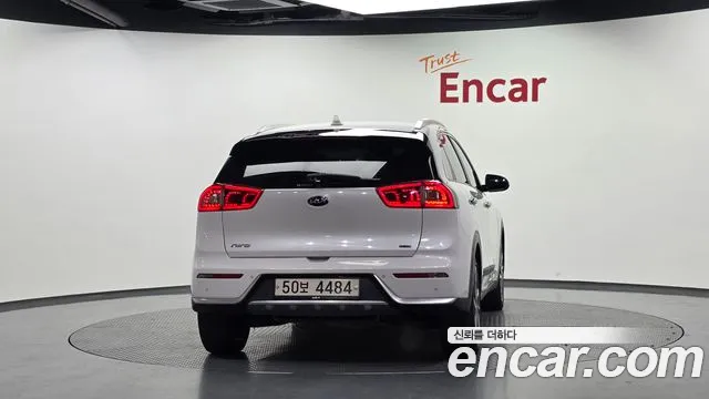 Kia Niro 2017 thumb 4