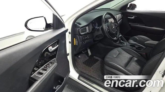 Kia Niro 2017 thumb 10