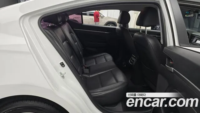Hyundai Avante 2016 thumb 12
