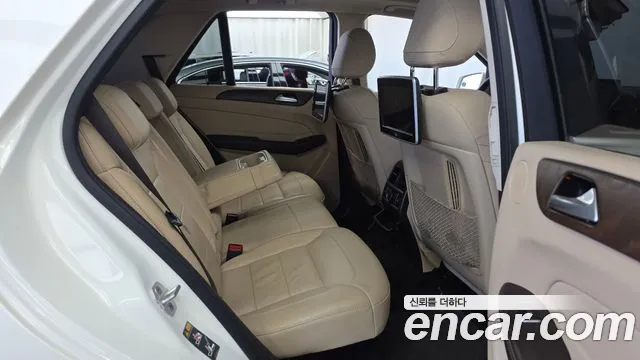 Mercedes-Benz GLE 2016 thumb 12