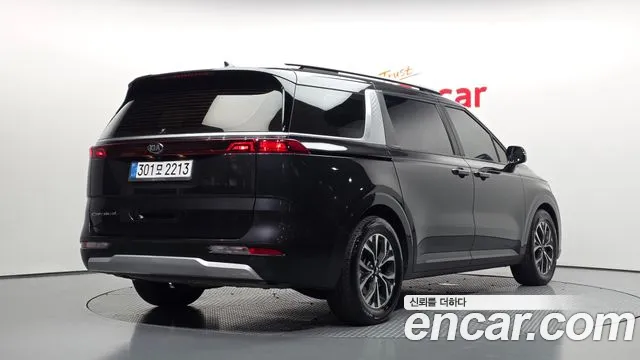 Kia Carnival 2021 thumb 2