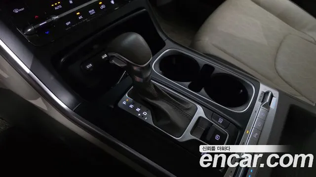 Kia Carnival 2021 thumb 9
