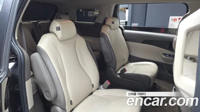Kia Carnival 2021 thumb 12