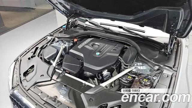 BMW 5-Series 2018 thumb 5