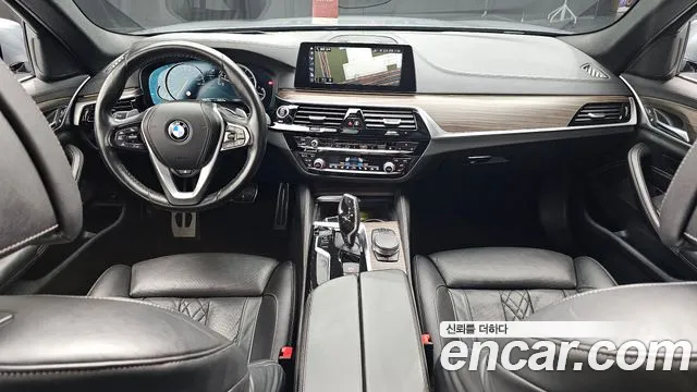 BMW 5-Series 2018 thumb 6