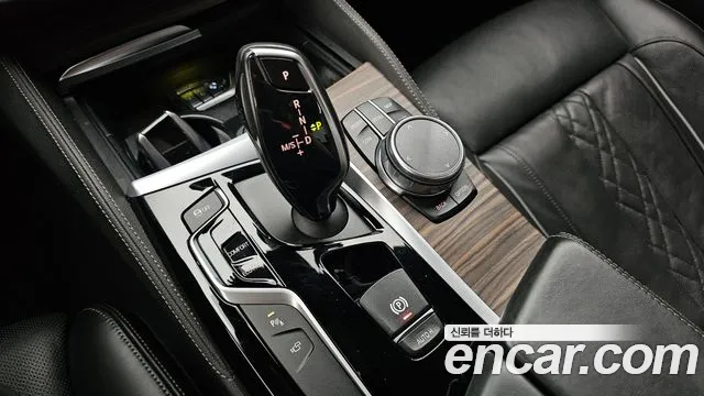 BMW 5-Series 2018 thumb 8