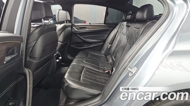 BMW 5-Series 2018 thumb 11