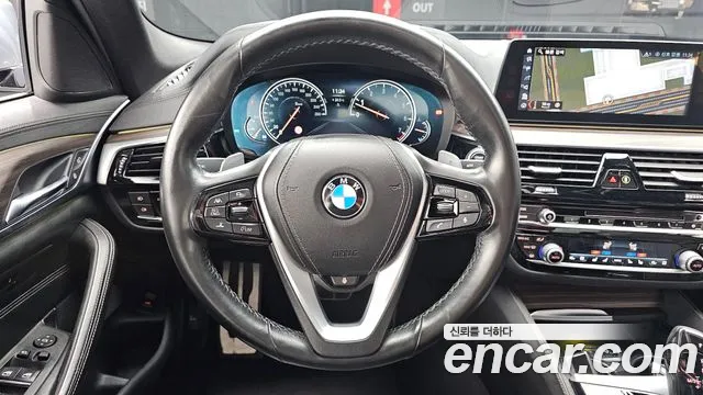 BMW 5-Series 2018 thumb 12