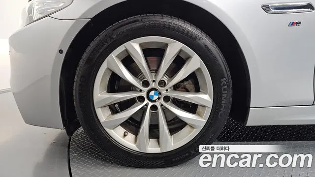 BMW 5-Series 2016 thumb 4