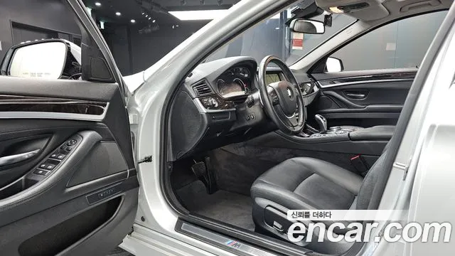 BMW 5-Series 2016 thumb 9