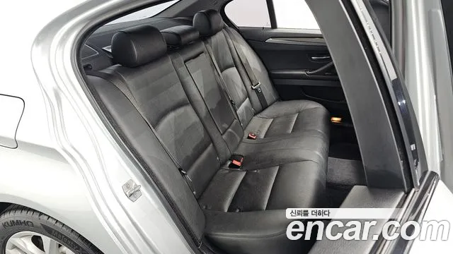 BMW 5-Series 2016 thumb 10