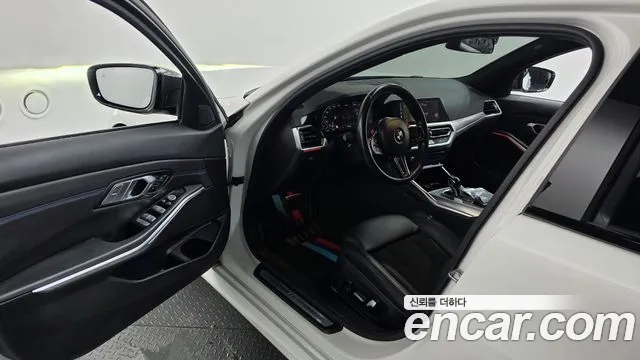 BMW 3-Series 2022 thumb 10