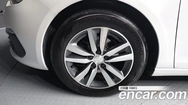 Peugeot 308 2019 thumb 5