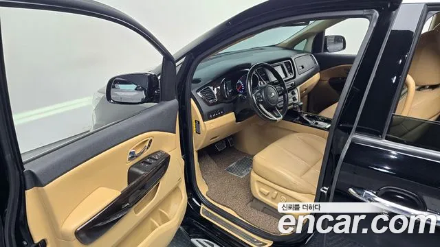 Kia Carnival 2018 thumb 10