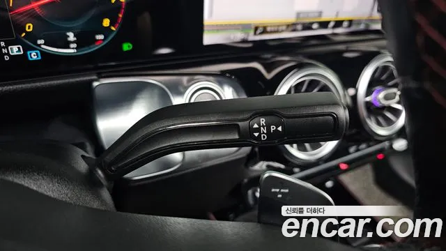 Mercedes-Benz GLB 2021 thumb 8