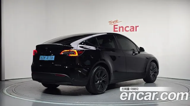 Tesla Model Y 2024 thumb 2