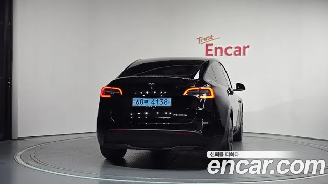 Tesla Model Y 2024 thumb 4