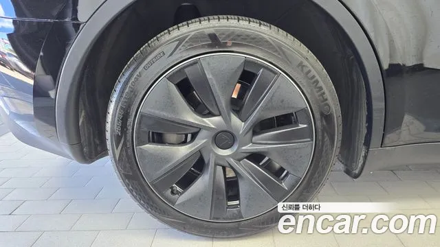 Tesla Model Y 2024 thumb 5