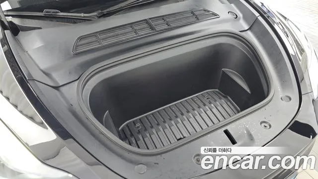 Tesla Model Y 2024 thumb 6