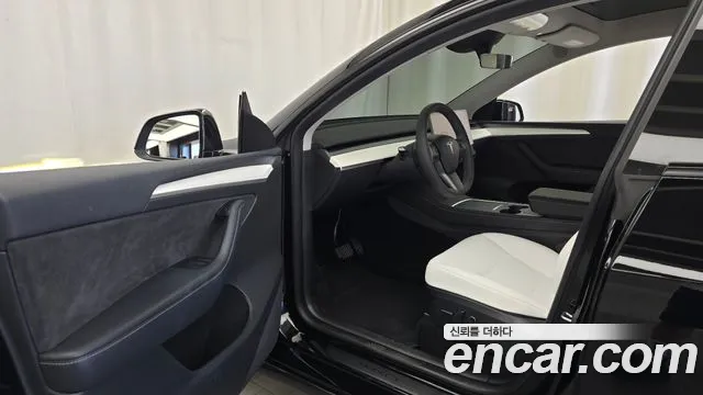 Tesla Model Y 2024 thumb 10