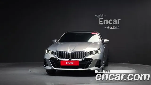 BMW 5-Series 2025 thumb 2