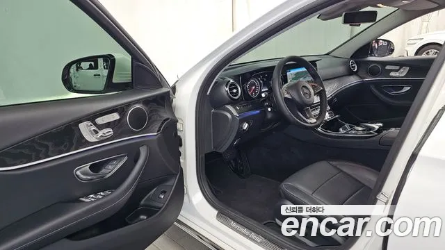 Mercedes-Benz E-Класс 2018 thumb 10