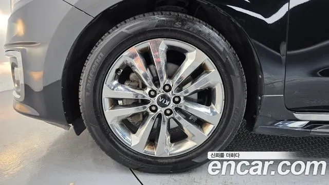 Kia Carnival 2015 thumb 5