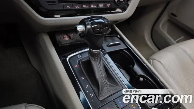 Kia Carnival 2015 thumb 9