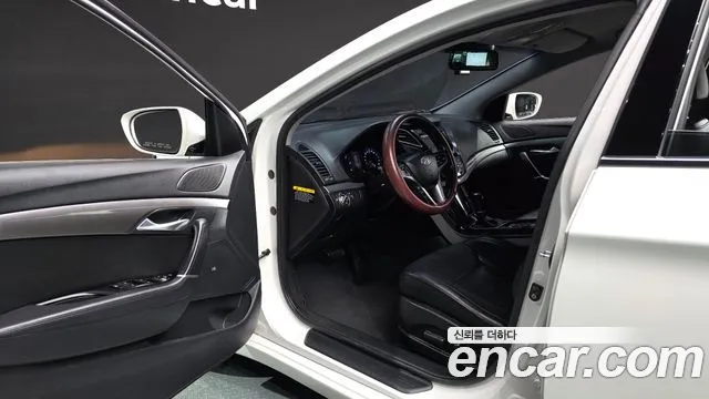 Hyundai i40 2013 thumb 10