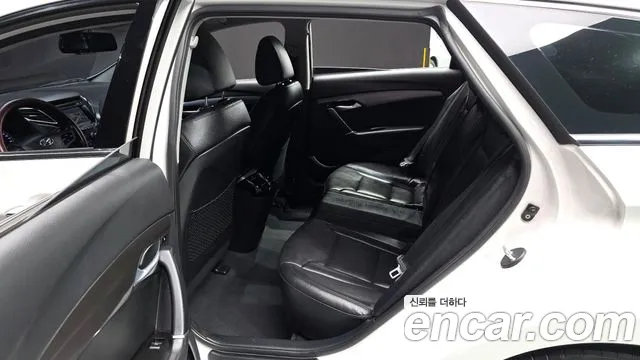 Hyundai i40 2013 thumb 12