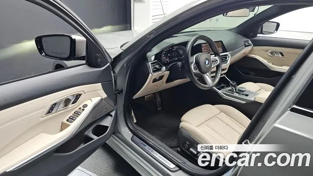 BMW 3-Series 2020 thumb 10