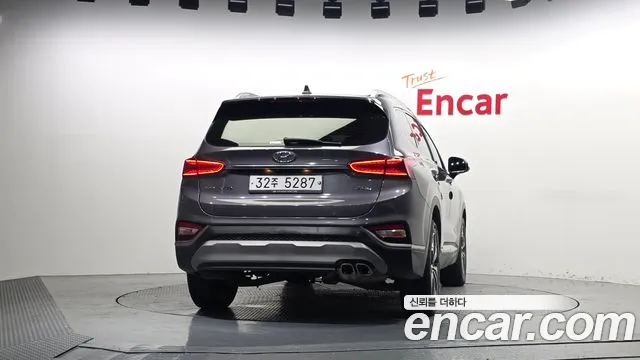 Hyundai Santa Fe 2018 thumb 4